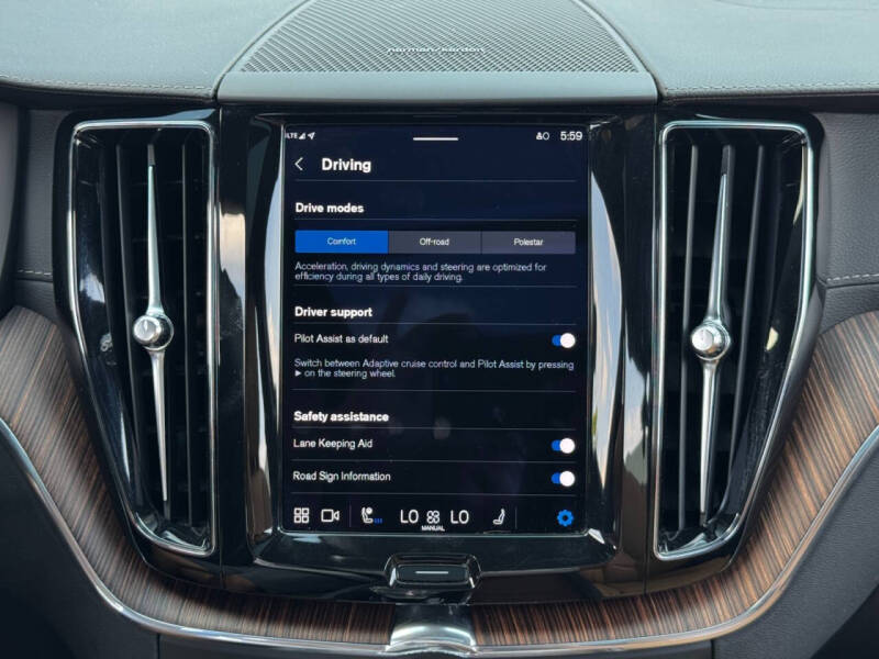 2023 Volvo XC60 B5 Ultimate Bright Theme