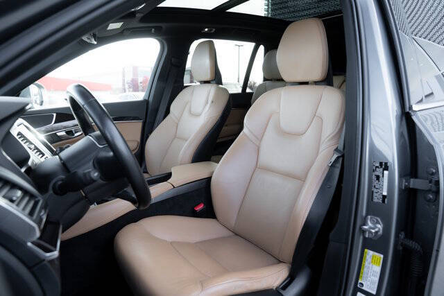 2019 Volvo XC90 T6 Momentum