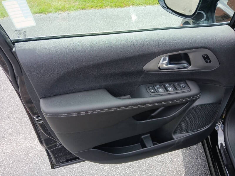 2027 Chrysler Pacifica Select
