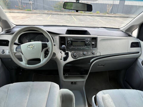 2011 Toyota Sienna Base 7-Passenger