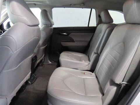 2022 Toyota Highlander Hybrid XLE