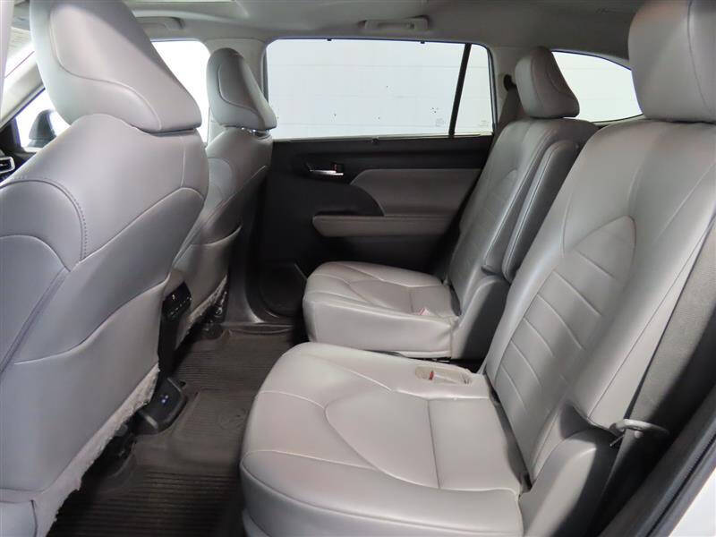 2022 Toyota Highlander Hybrid XLE