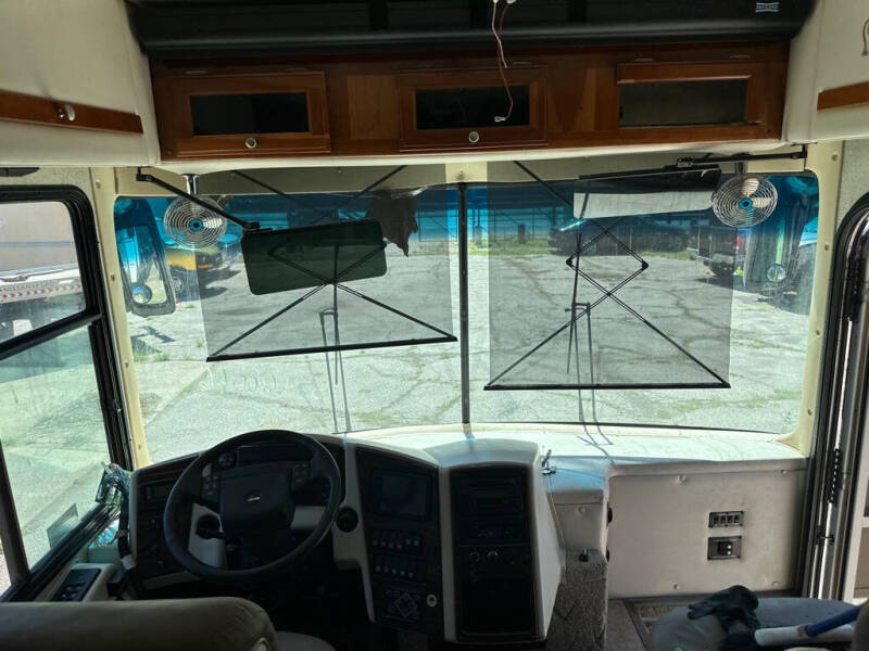 2005 Freightliner XC Chassis