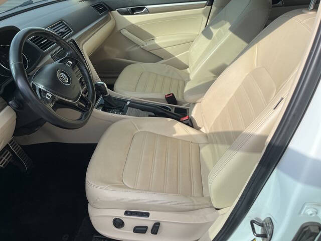 2017 Volkswagen Passat V6 SEL Premium