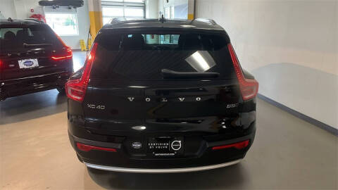 2025 Volvo XC40 B5 Plus Bright Theme