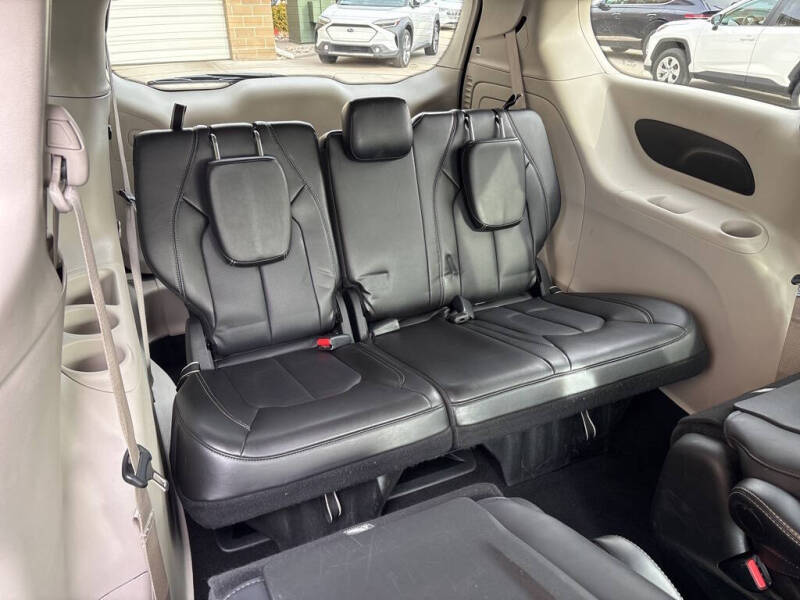 2024 Chrysler Pacifica Plug-In Hybrid Select