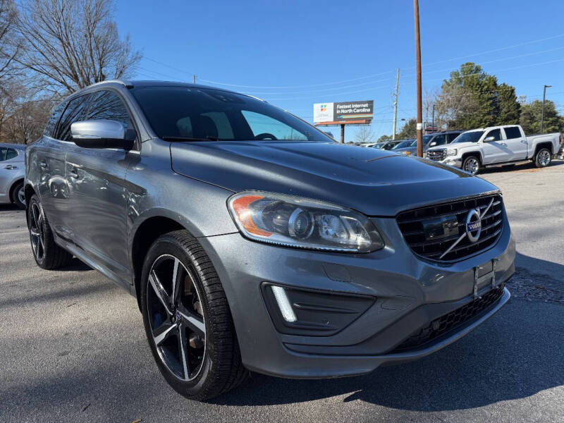 2016 Volvo XC60 T6 R-Design Platinum's photo