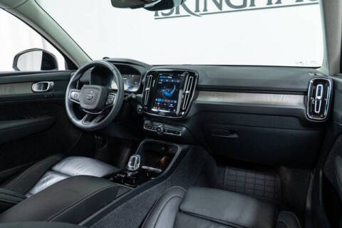 2023 Volvo XC40 B5 Plus Bright Theme