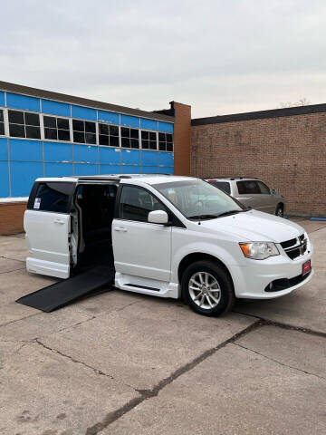 2018 Dodge Grand Caravan for sale at SPECIALTY VEHICLE SALES INC in Skokie IL