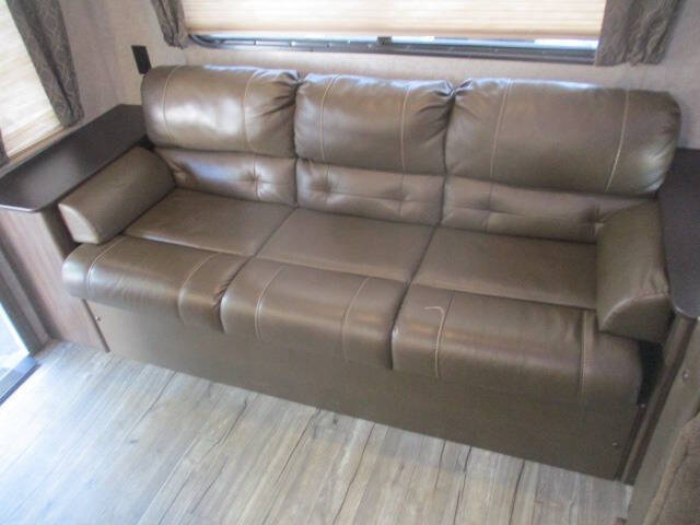 2018 SOLD Forest River Cherokee Grey Wolf limited 23M
