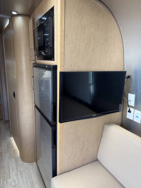 2016 Airstream 25FB