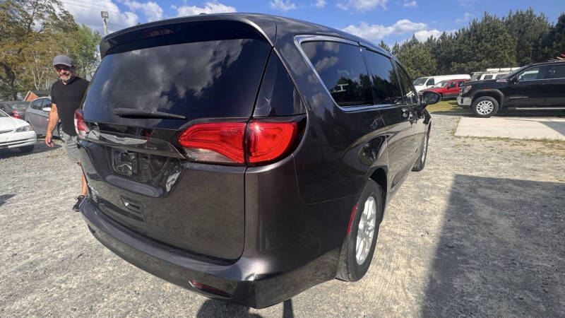 2020 Chrysler Voyager LX