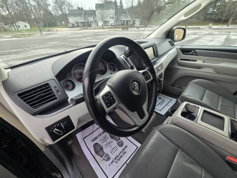 2011 Volkswagen Routan SEL