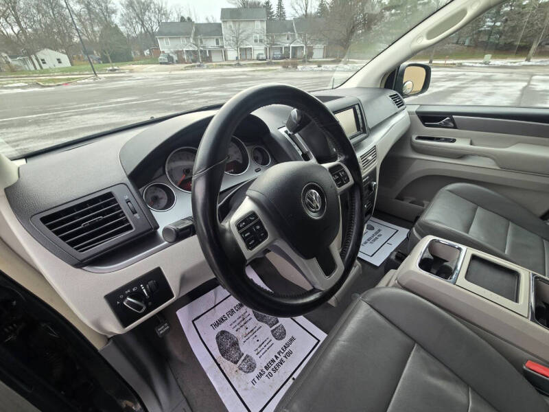 2011 Volkswagen Routan SEL