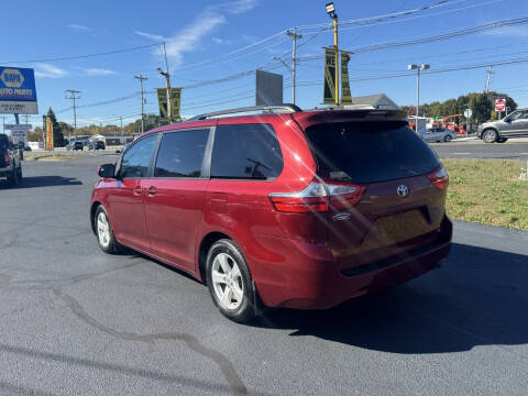 2015 Toyota Sienna LE 8-Passenger