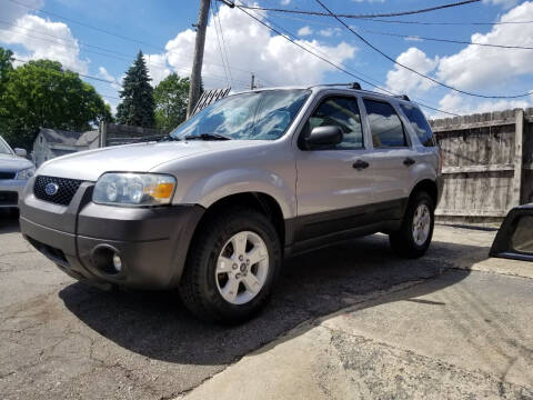 2007 Ford Escape for sale at DALE'S AUTO INC in Mount Clemens MI