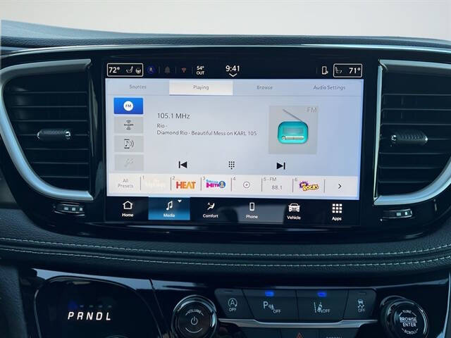 2026 Chrysler Pacifica Select