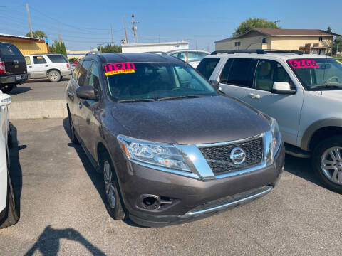 2015 Nissan Pathfinder for sale at BELOW BOOK AUTO SALES in Idaho Falls ID