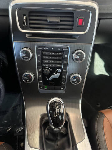 2016 Volvo V60 Cross Country T5