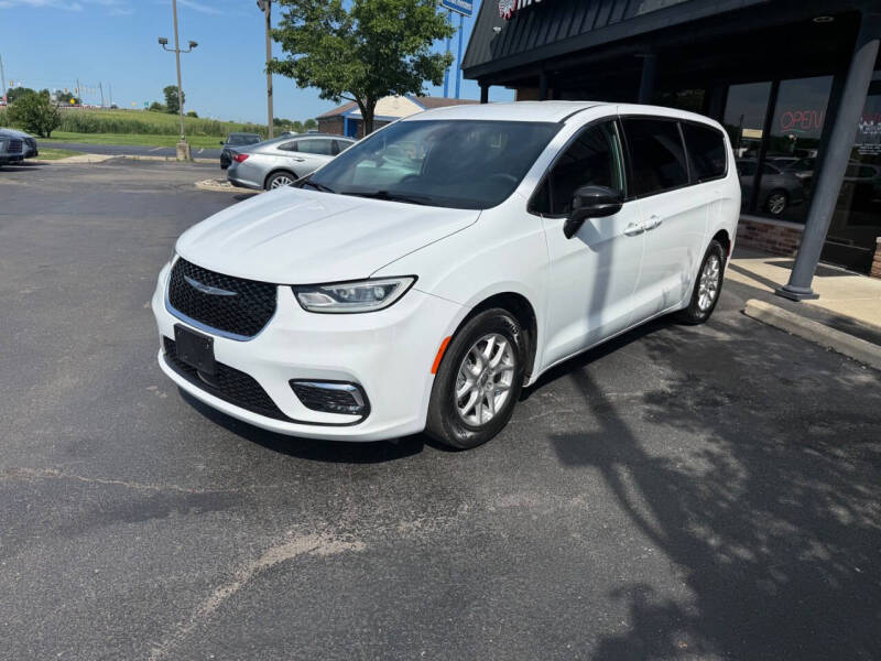 2025 Chrysler Pacifica Select