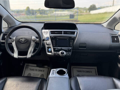 2017 Toyota Prius v Four