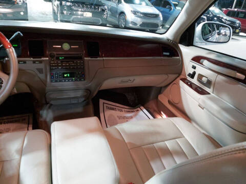 2003 Lincoln Town Car Signature