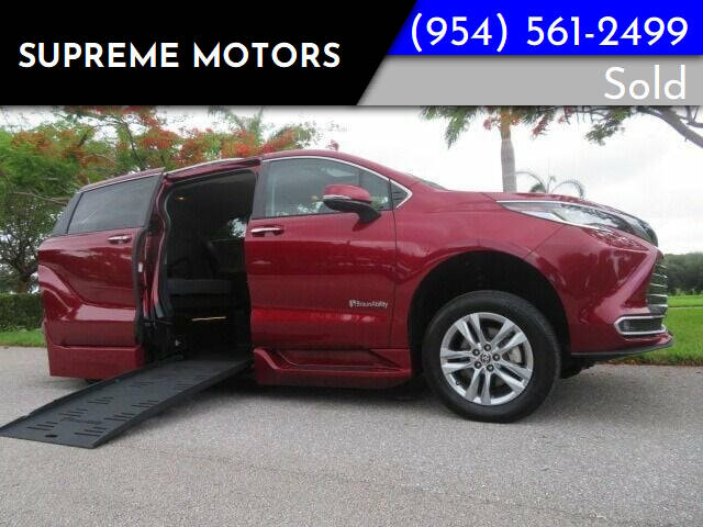 2022 Toyota Sienna Limited's photo