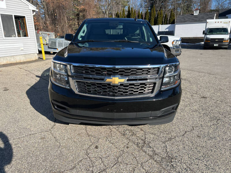 2019 Chevrolet Suburban LT photo 2