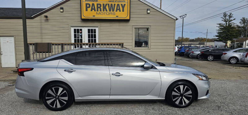 2019 Nissan Altima for sale at Parkway Motors in Springfield IL