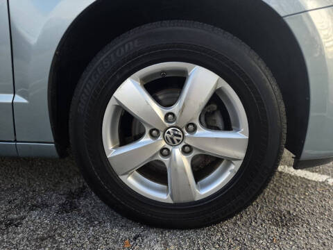 2010 Volkswagen Routan SE