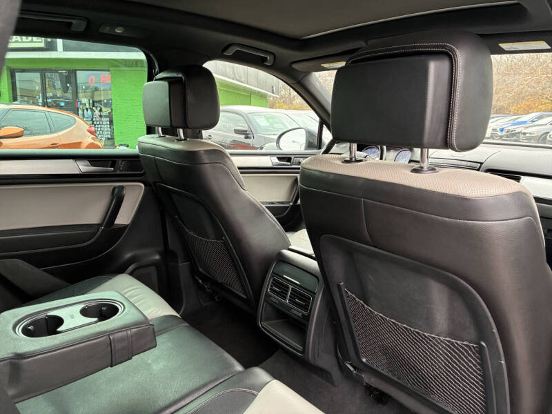 2017 Volkswagen Touareg V6 Wolfsburg