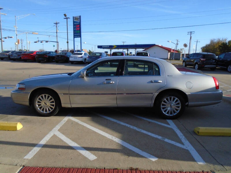 2004 Lincoln Town Car Signature