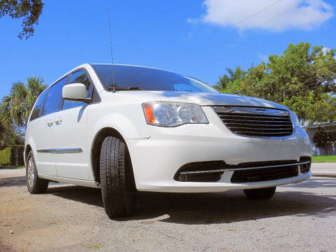 2013 Chrysler Town and Country for sale at M.D.V. INTERNATIONAL AUTO CORP in Fort Lauderdale FL