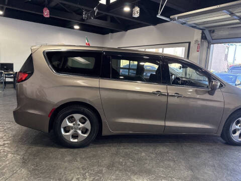 2018 Chrysler Pacifica Hybrid Touring Plus