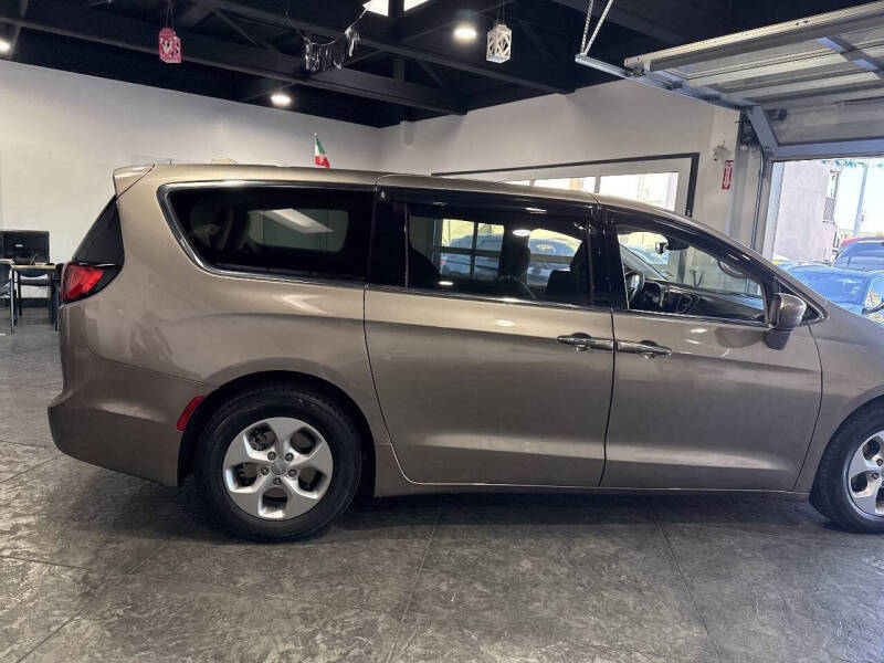 2018 Chrysler Pacifica Hybrid Touring Plus