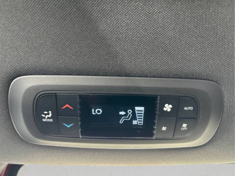 2027 Chrysler Pacifica LX