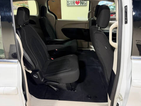 2021 Chrysler Voyager LX