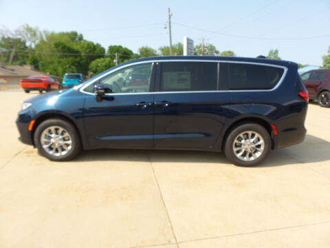 2023 Chrysler Pacifica for sale at WAYNE HALL CHRYSLER JEEP DODGE in Anamosa IA