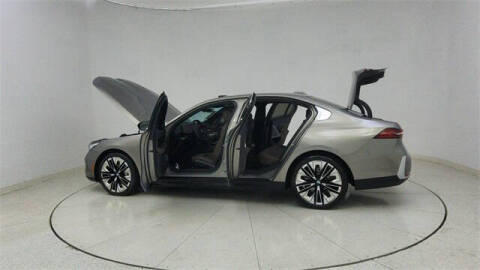 2025 BMW 5 Series 530i