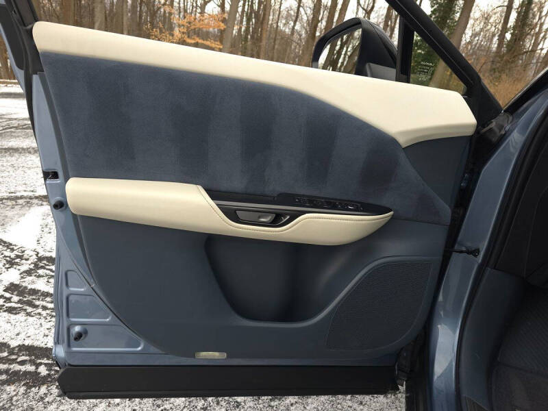 2023 Lexus RZ 450e Luxury