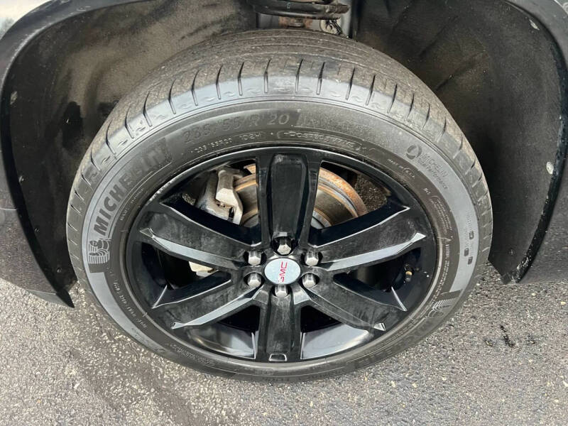 2017 GMC Acadia Denali