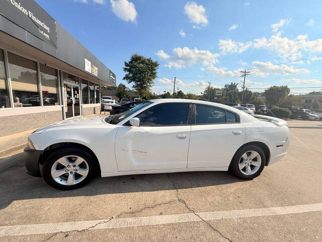 2011 Dodge Charger SE's photo
