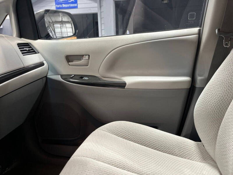 2012 Toyota Sienna