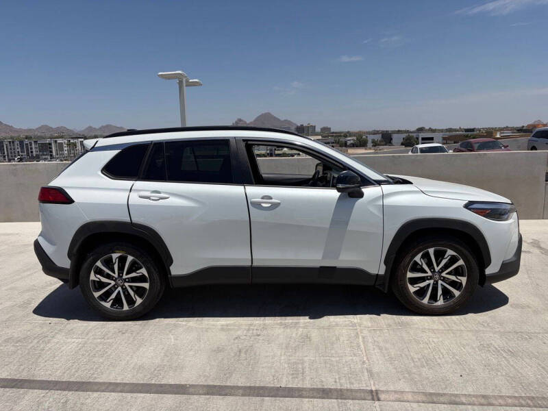 2025 Toyota Corolla Cross XLE