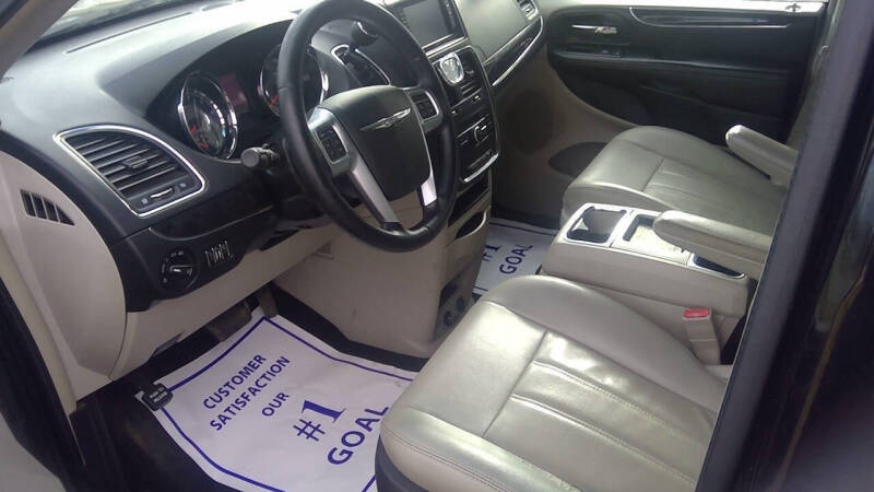 2013 Chrysler Town and Country Touring