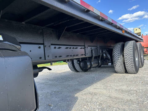 2017 Freightliner M2106 Truck