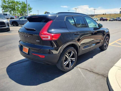 2023 Volvo XC40 B5 Plus Dark Theme