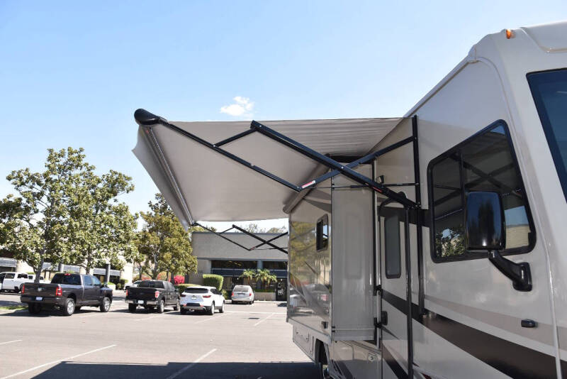 2020 Winnebago Intent 28y