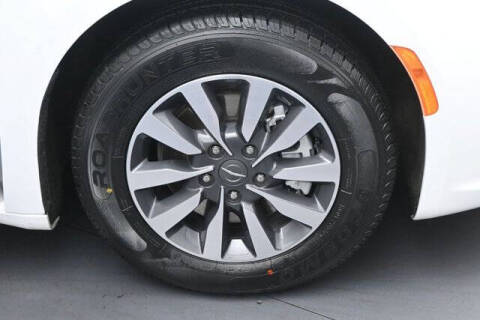 2024 Chrysler Pacifica Plug-In Hybrid Select