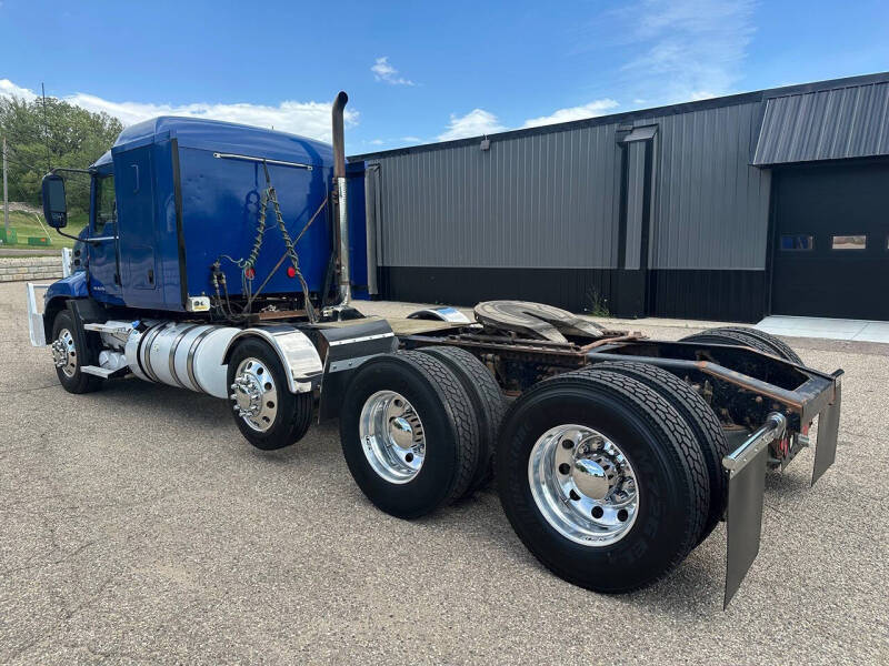 2011 Mack Pinnacle